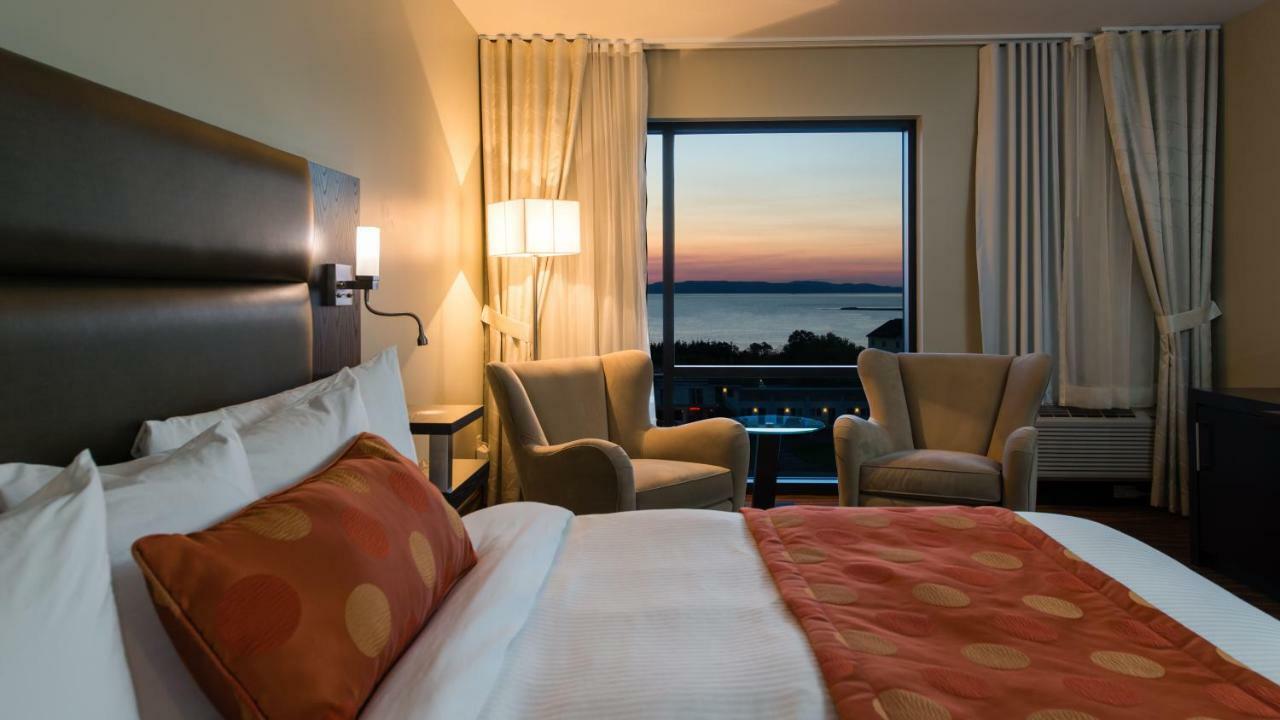 ベストウェスタン プラス ホテル レヴェスク Rivière-du-Loup エクステリア 写真
